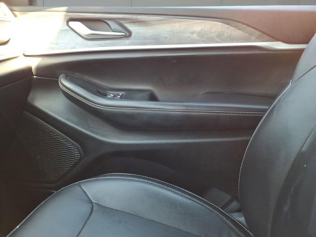 Used 2023 Jeep Grand Cherokee Limited image 26