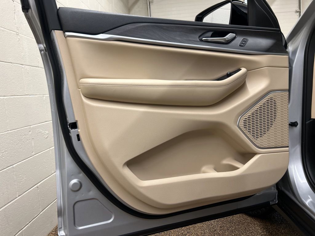 New 2026 Jeep Grand Cherokee Limited image 13