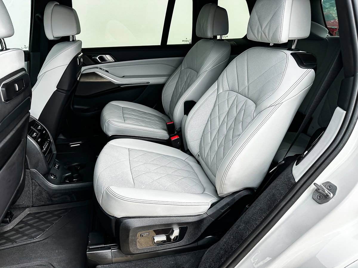 Certified 2024 BMW X7 xDrive40i w/ Executive Package image 26