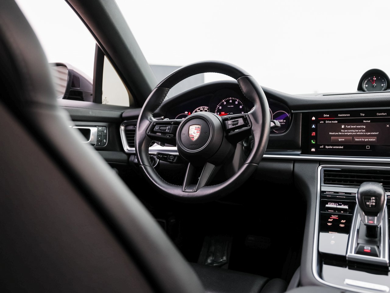 Certified 2023 Porsche Panamera Platinum Edition image 26
