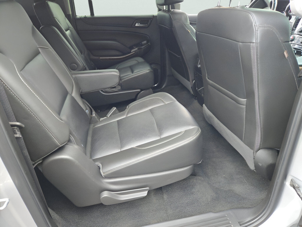 Used 2018 Chevrolet Suburban LT w/ Luxury Package AWD/4WD image 11