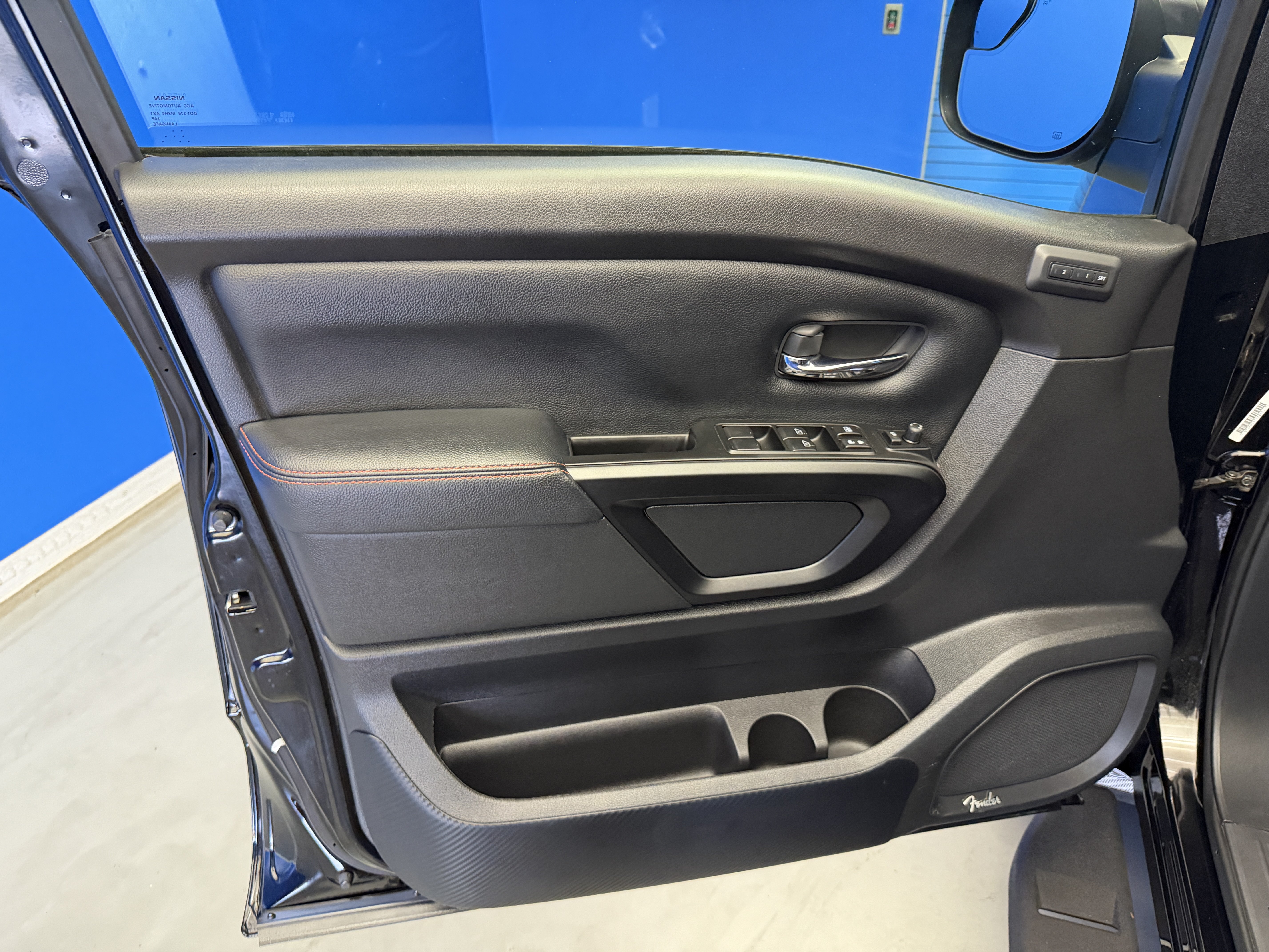 Used 2024 Nissan Titan PRO-4X w/ Pro-4x Convenience Package AWD/4WD image 9