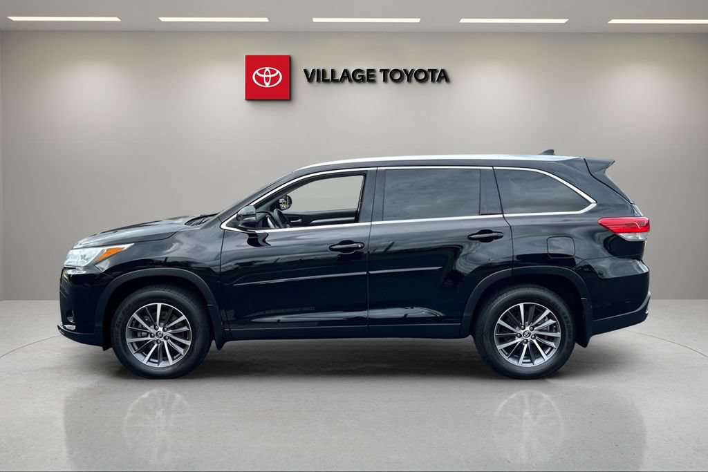 Certified 2019 Toyota Highlander XLE FWD image 2