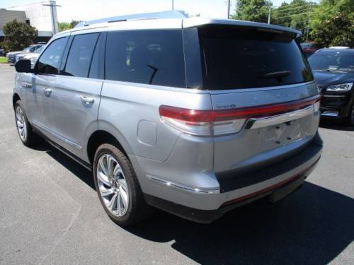 Used 2024 Lincoln Navigator Reserve image 3