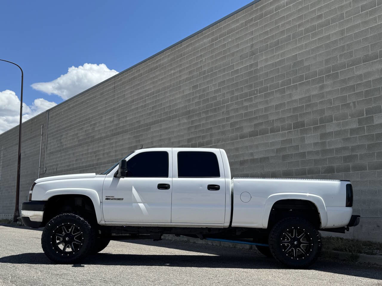 Used 2005 Chevrolet Silverado 2500 LT w/ Heavy-Duty Power Package AWD/4WD image 7