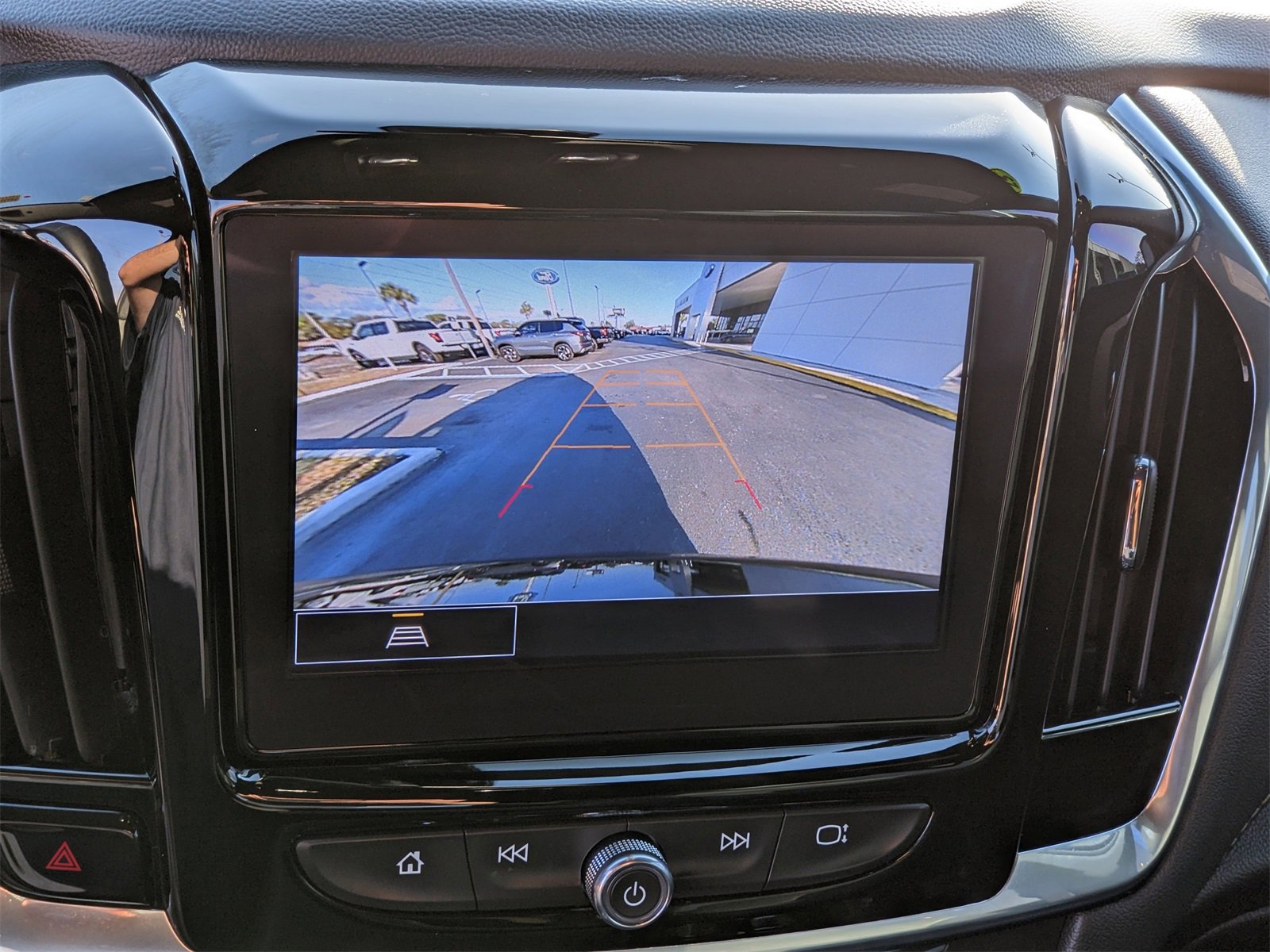 Used 2023 Chevrolet Traverse LT image 22