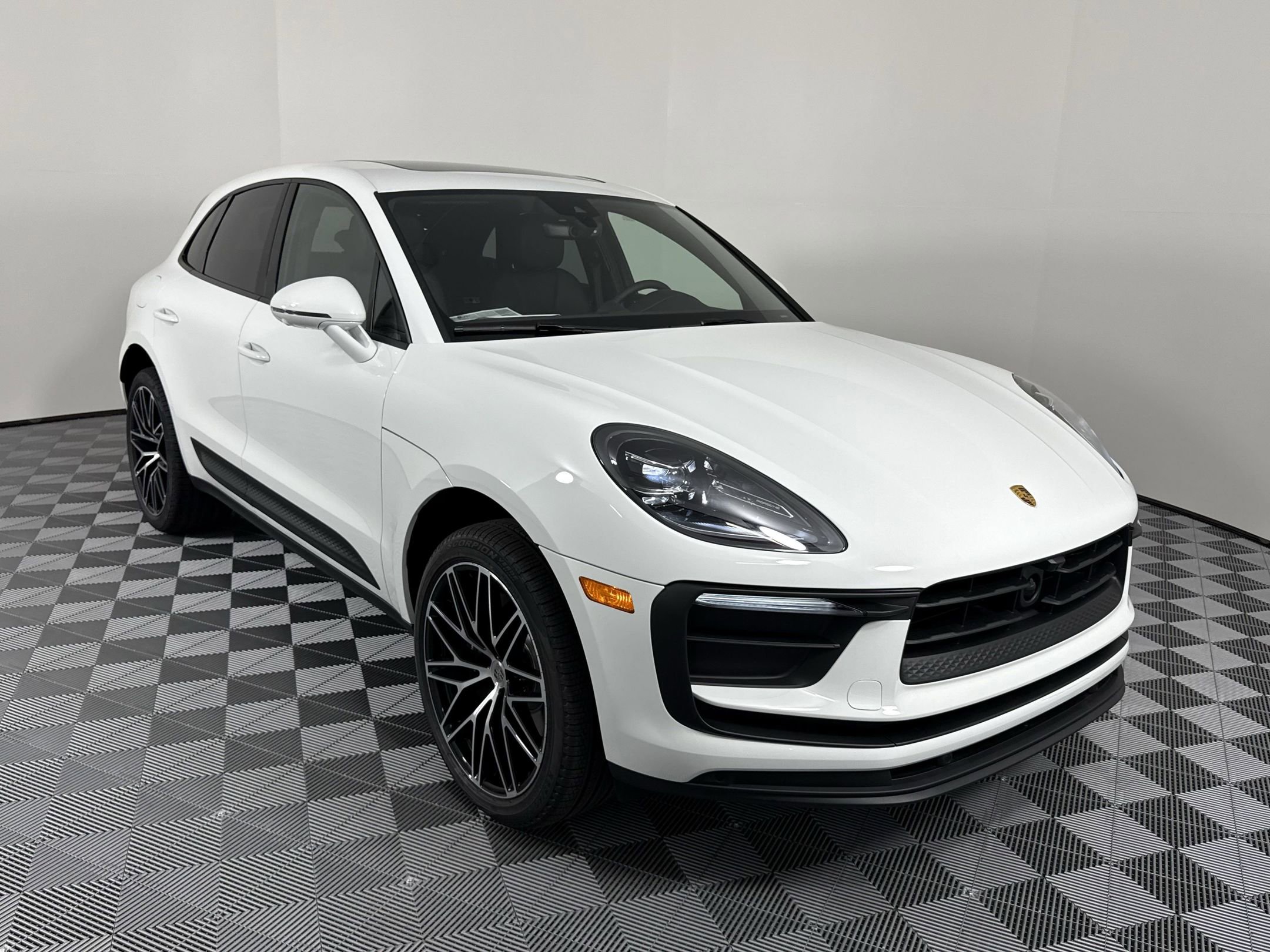 New 2025 Porsche Macan image 7