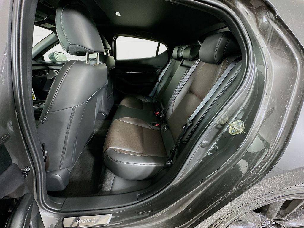 New 2026 MAZDA MAZDA3 Hatchback w/Premium Plus Pkg image 32
