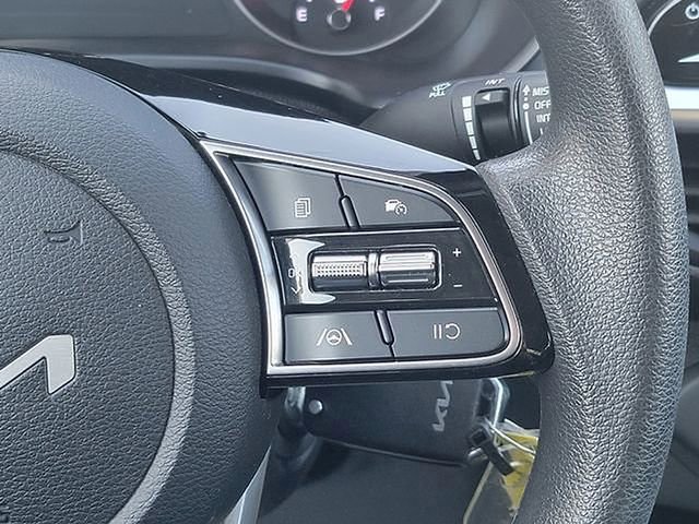 Used 2022 Kia Forte LXS image 32