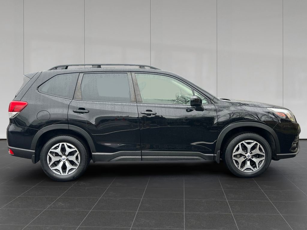Used 2023 Subaru Forester Premium image 6