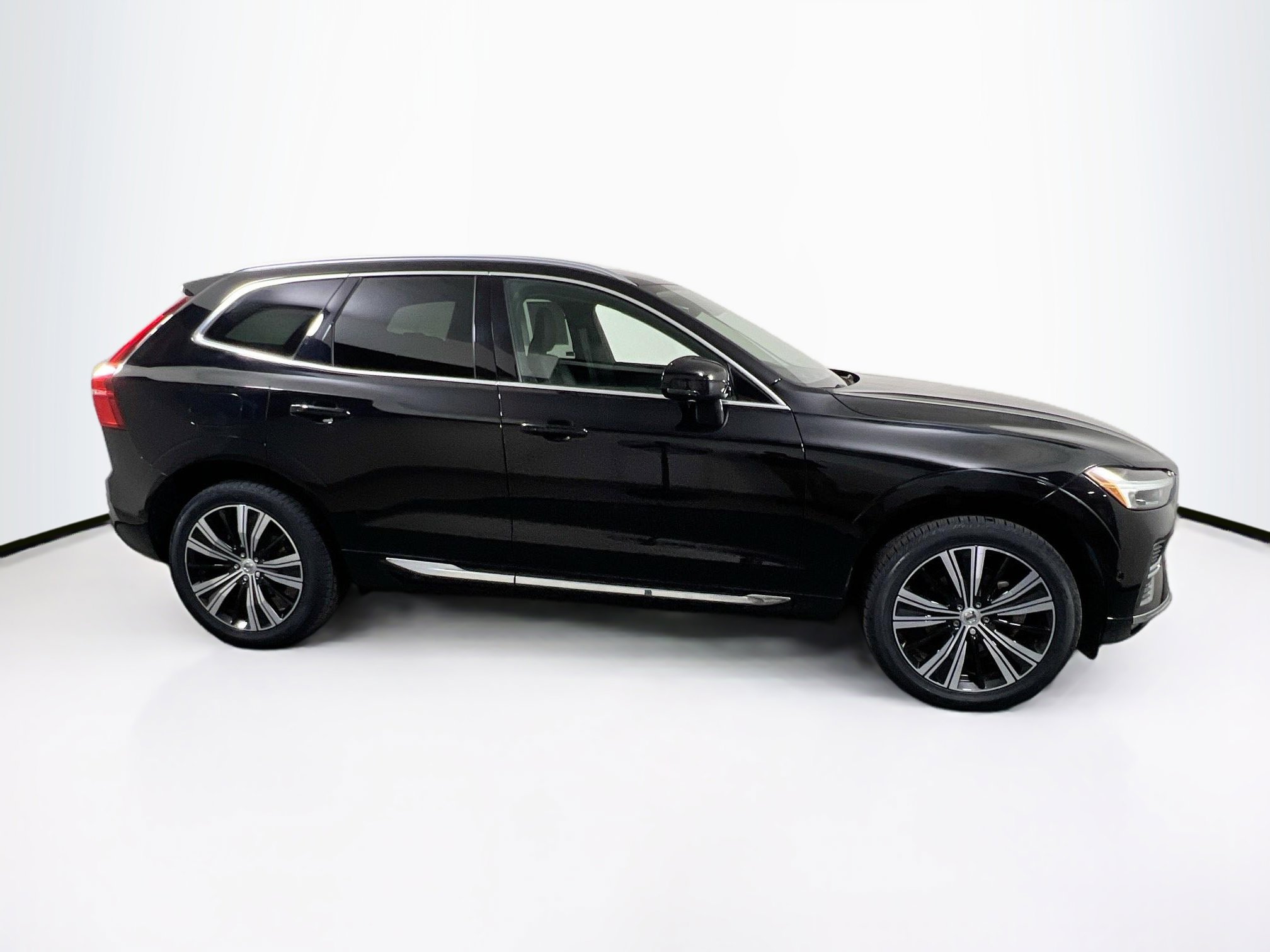 Used 2022 Volvo XC60 B5 Inscription w/ Advanced Package FWD image 4