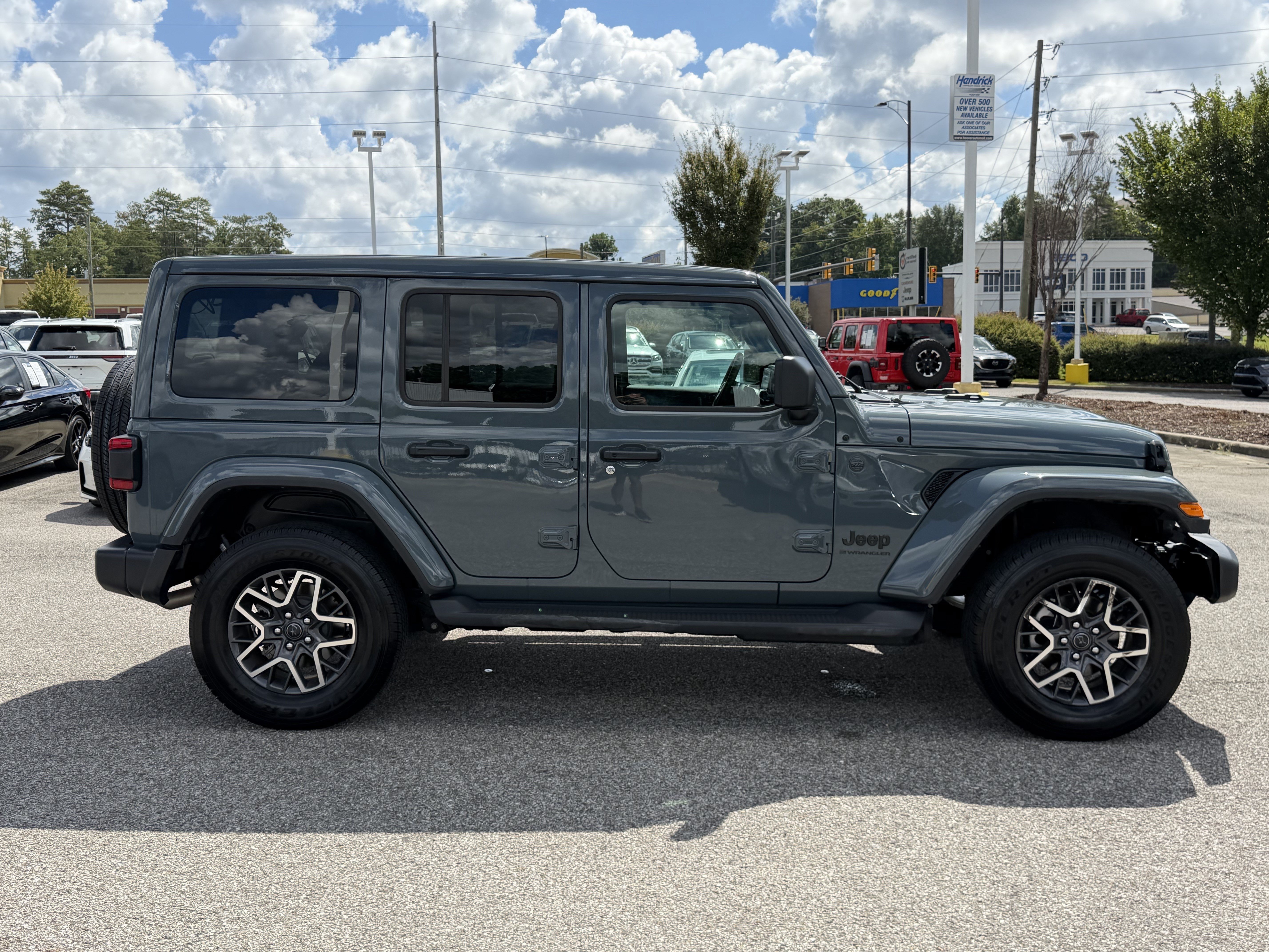 Used 2026 Jeep Wrangler Unlimited Sahara AWD/4WD image 11