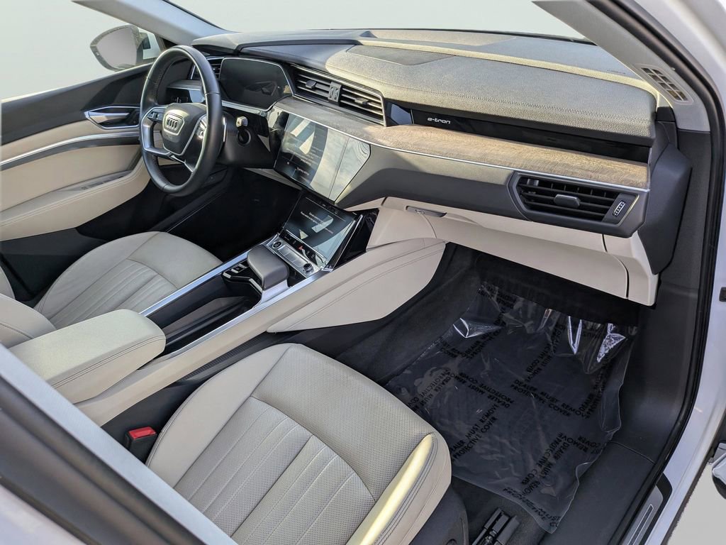 Used 2022 Audi e-tron Premium Plus w/ Premium Plus Package image 13
