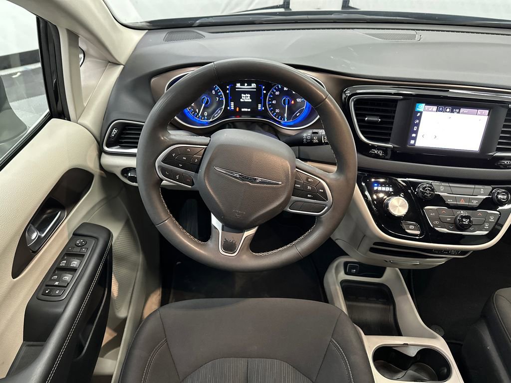 Used 2024 Chrysler Voyager LX image 25