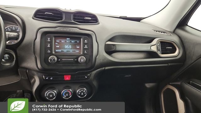 Used 2017 Jeep Renegade Latitude w/ Cold Weather Group image 17