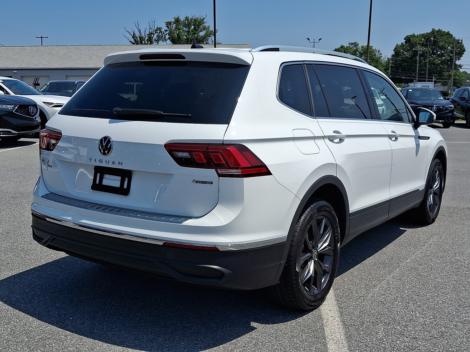 Used 2022 Volkswagen Tiguan SE AWD/4WD image 6