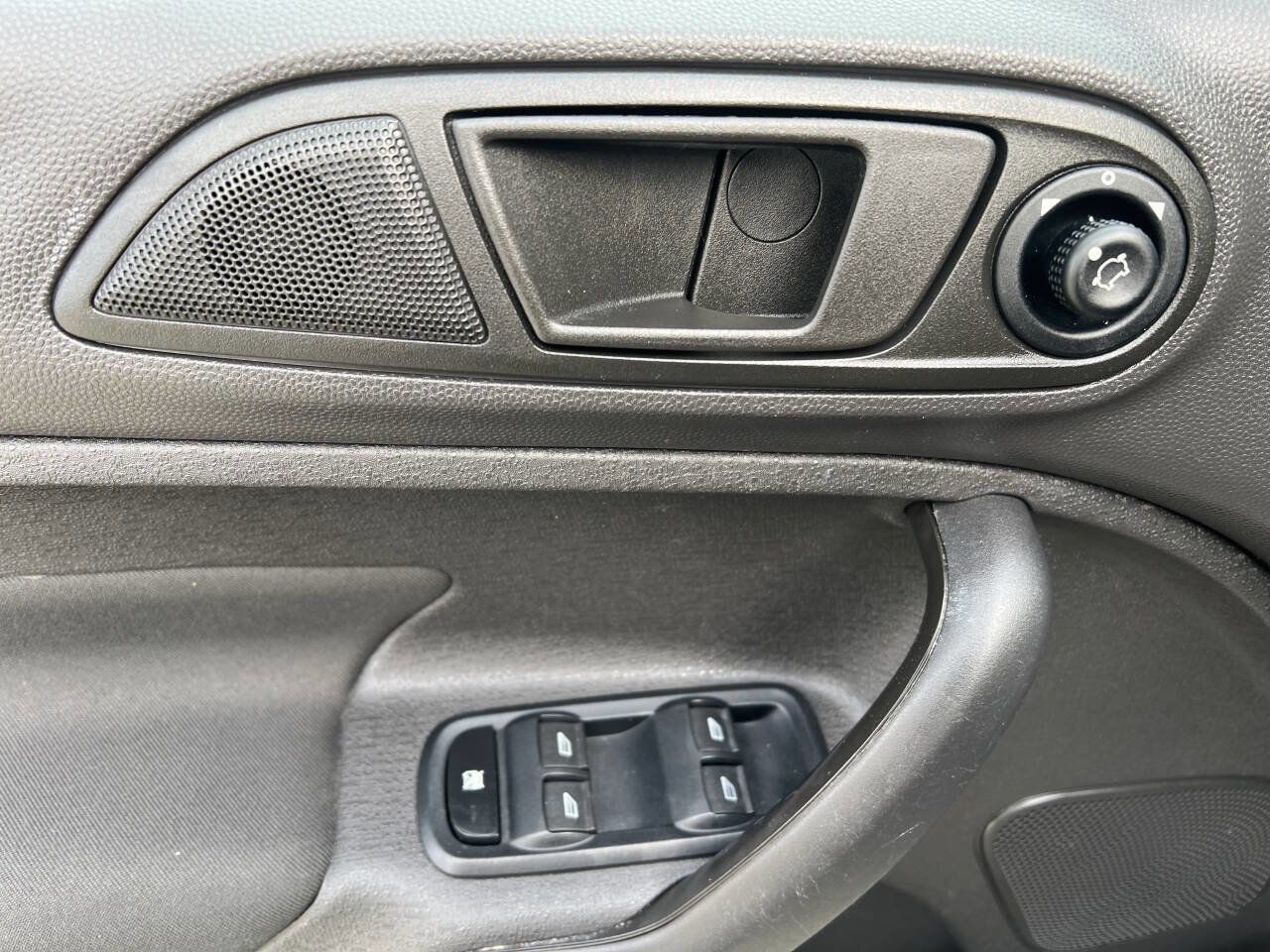 Used 2018 Ford Fiesta SE FWD image 27