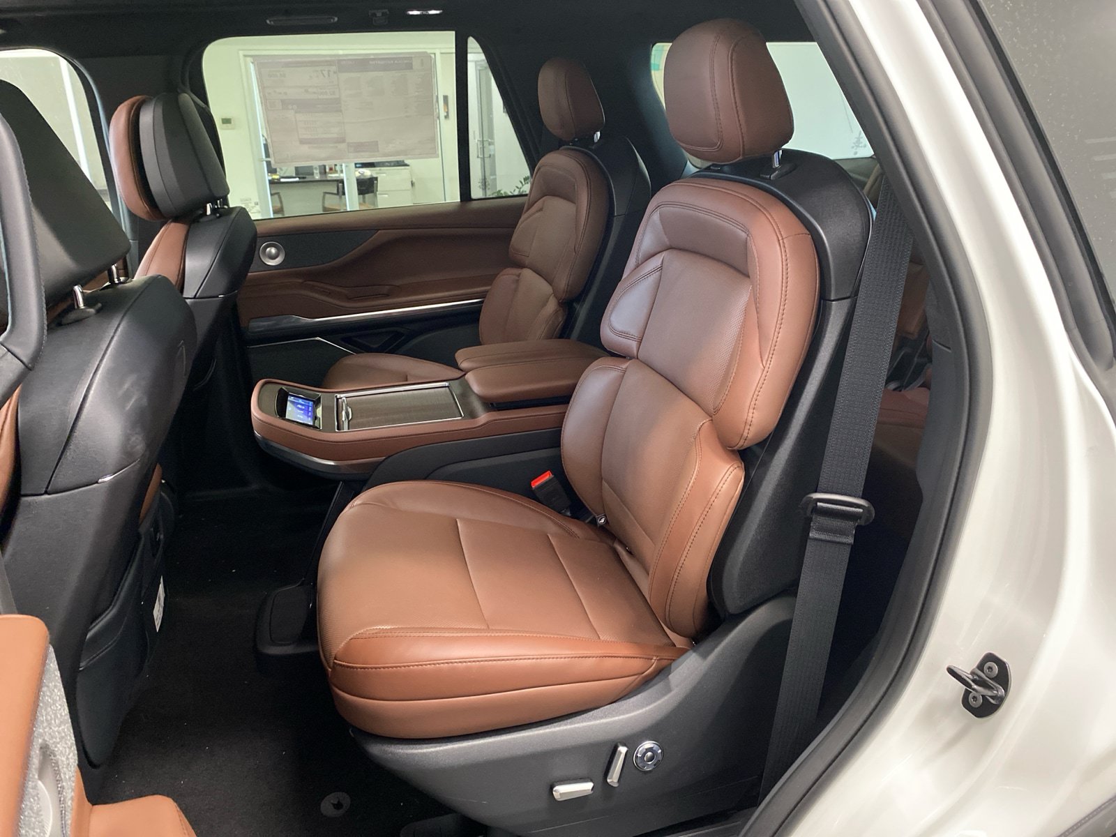 New 2026 Lincoln Navigator Reserve AWD/4WD image 13