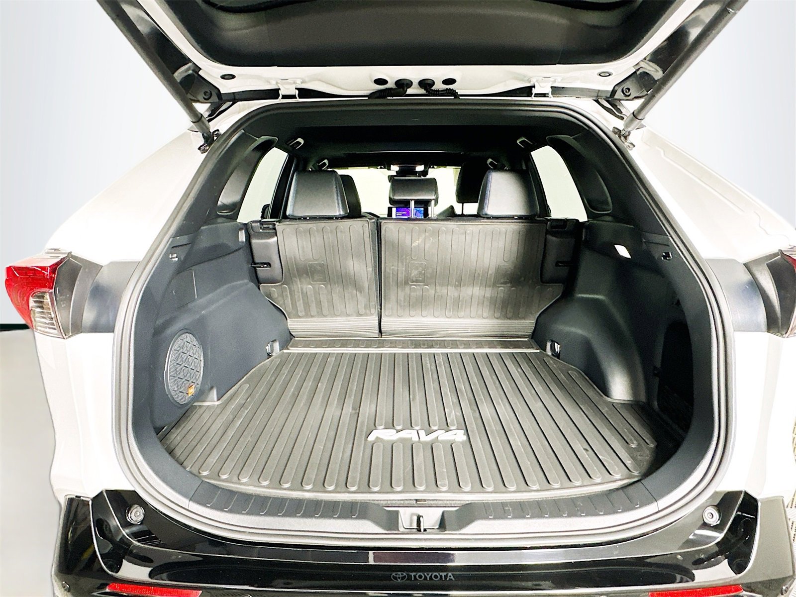 Certified 2025 Toyota RAV4 XSE image 28