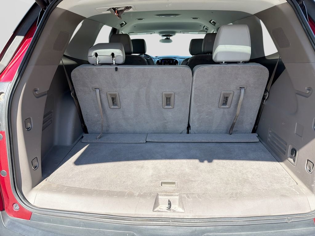 Used 2021 Chevrolet Traverse LT image 36
