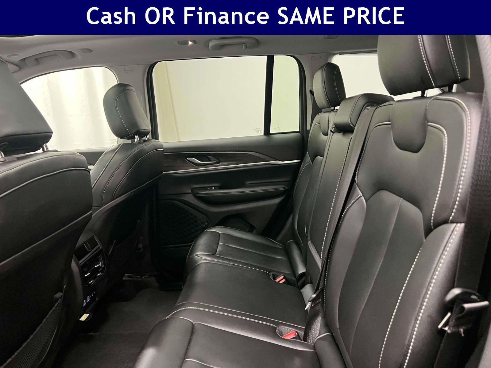 Certified 2023 Jeep Grand Cherokee Limited w/ Black Appearance Package AWD/4WD image 14