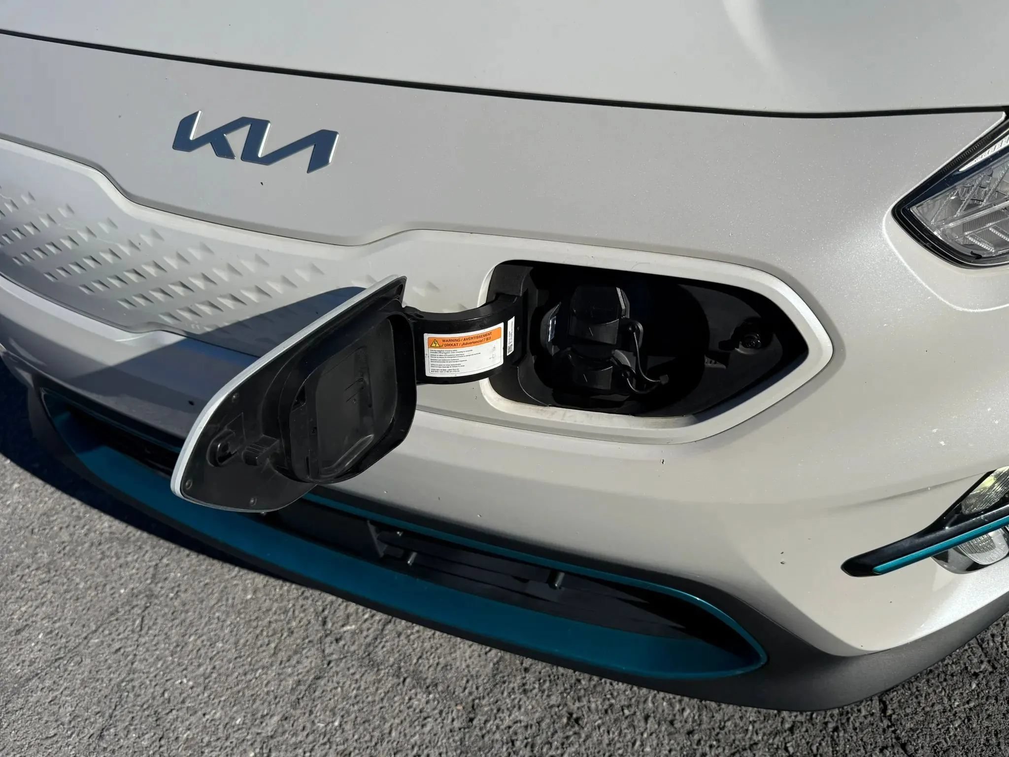 Used 2022 Kia Niro EX w/ Cold Weather Package FWD image 10