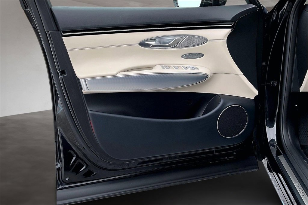 Used 2023 Genesis GV70 2.5T Select w/ Select Package image 19