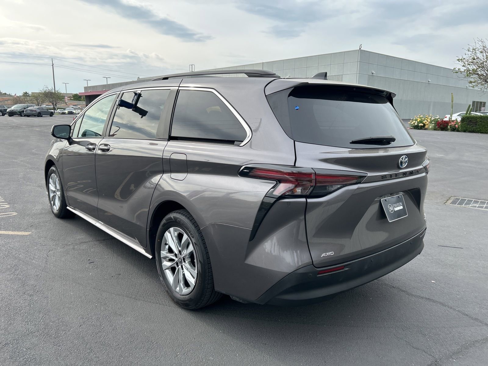 Used 2024 Toyota Sienna XLE w/ XLE Plus Package image 3