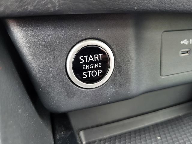 Used 2023 Nissan Rogue SV image 17