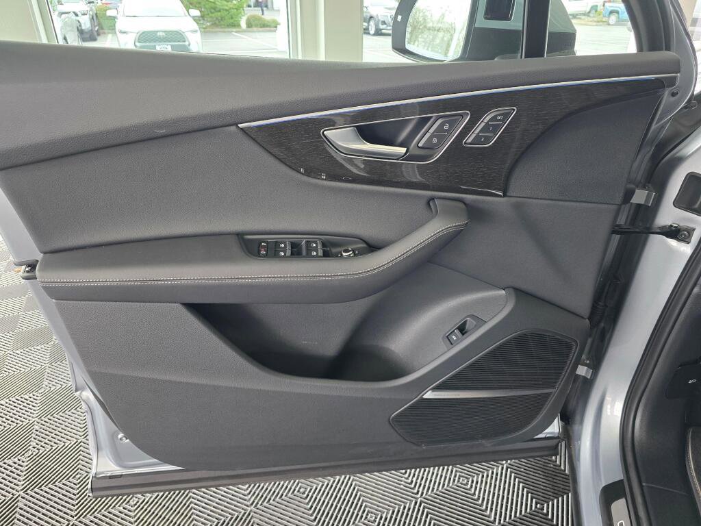 Used 2025 Audi Q7 3.0T Premium Plus image 19