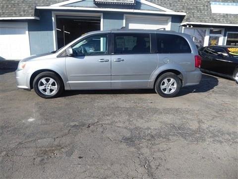 Used 2013 Dodge Grand Caravan SXT FWD image 2