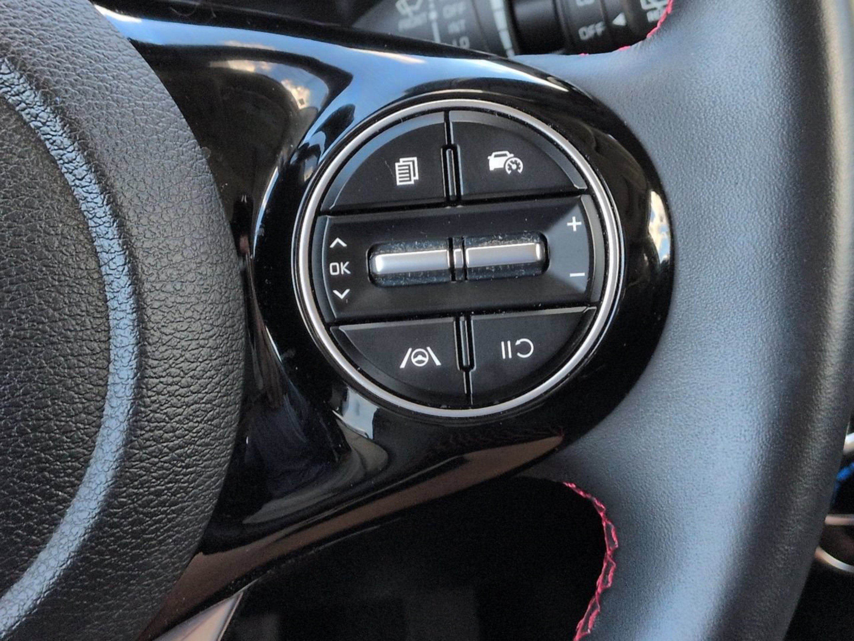 Certified 2025 Kia Soul GT-Line FWD image 30
