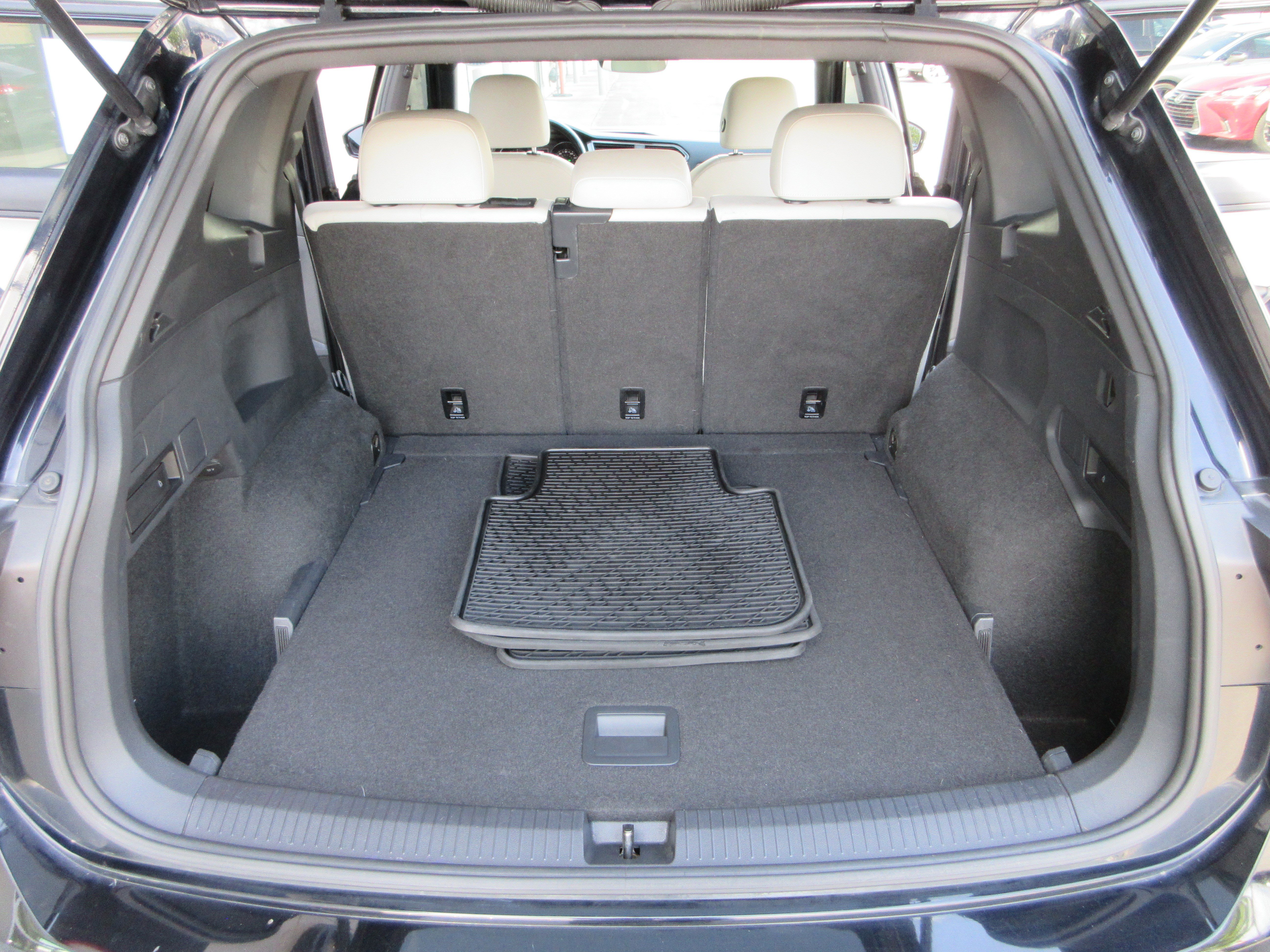 Used 2020 Volkswagen Tiguan SE R-Line AWD/4WD image 54