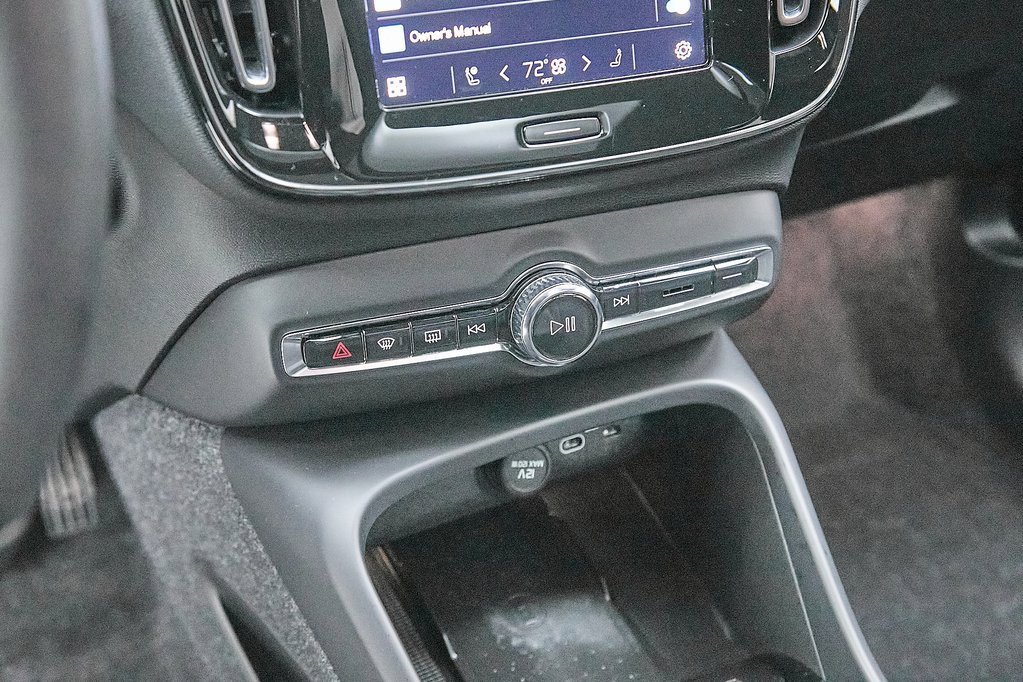 Certified 2023 Volvo XC40 Recharge Ultimate w/ Protection Package Premier image 17