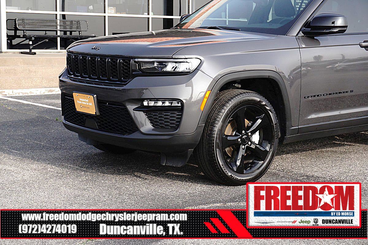 Certified 2025 Jeep Grand Cherokee Limited w/ Black Appearance Package RWD image 42