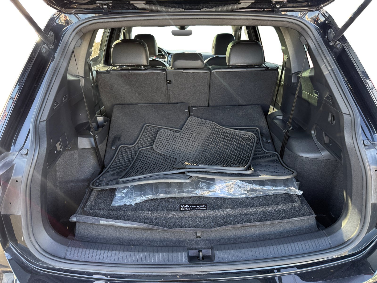 Certified 2023 Volkswagen Tiguan SE R-Line FWD image 17