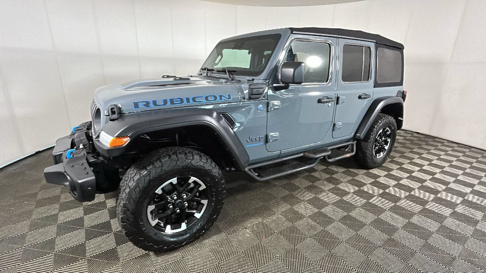 Used 2024 Jeep Wrangler Unlimited Rubicon 4xe w/ Capability Package AWD/4WD image 8