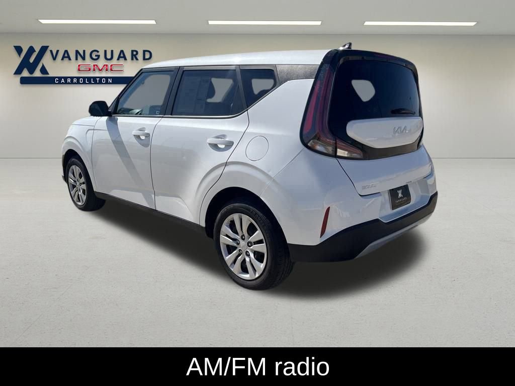 Used 2023 Kia Soul LX image 3