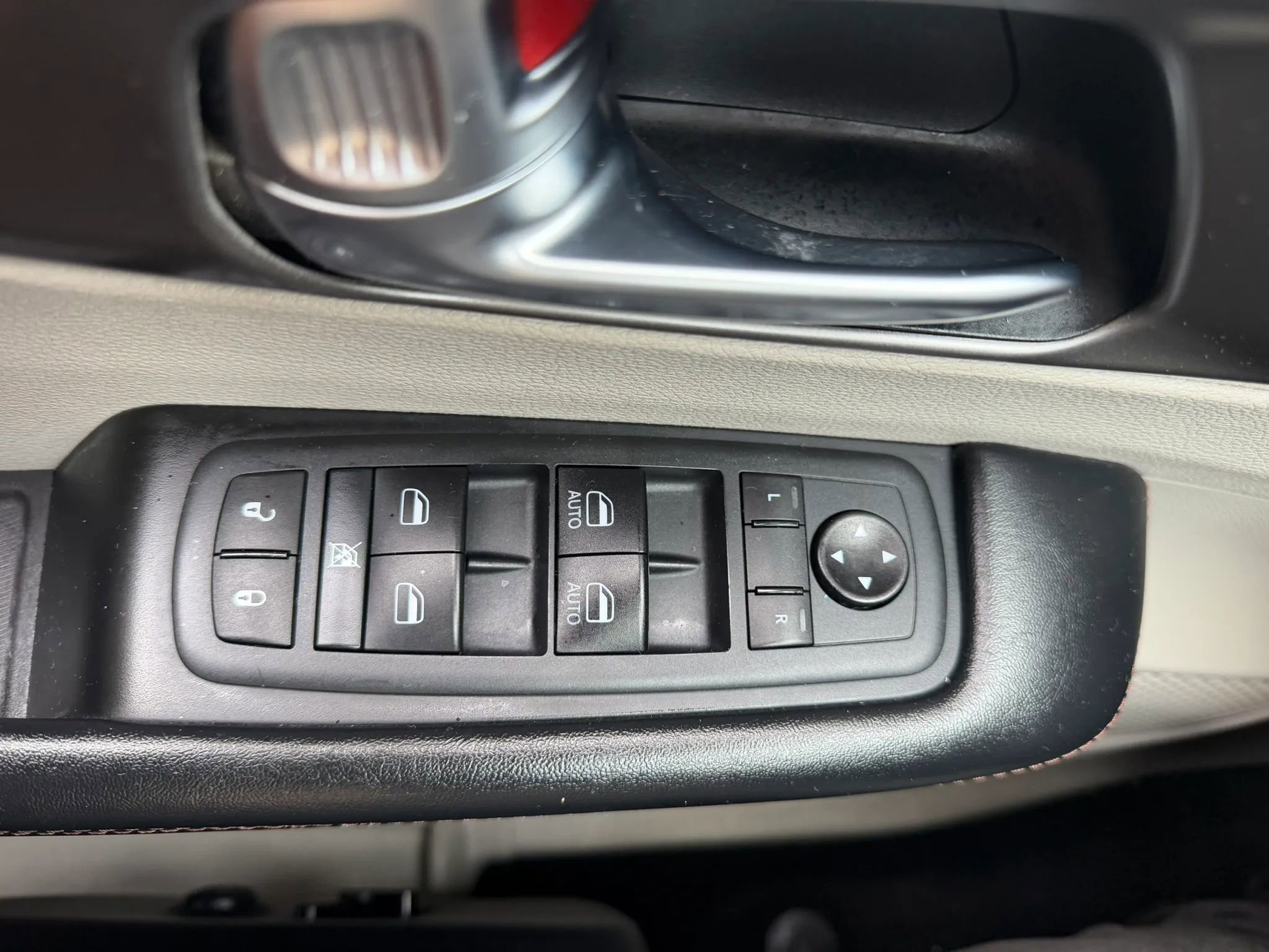 Used 2020 Chrysler Pacifica Touring-L FWD image 23