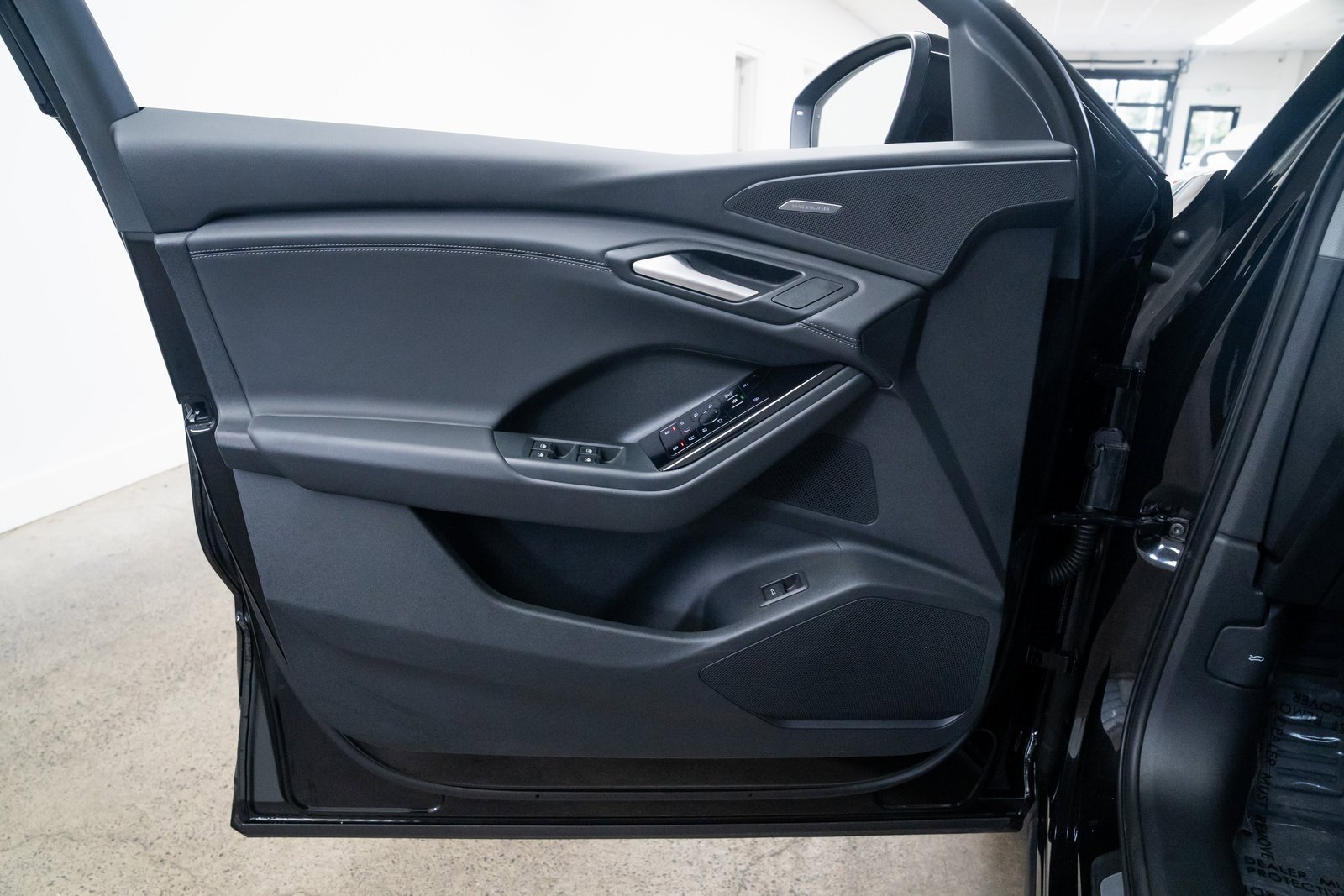 Used 2025 Audi Q6 e-tron Premium Plus w/ Premium Plus image 17