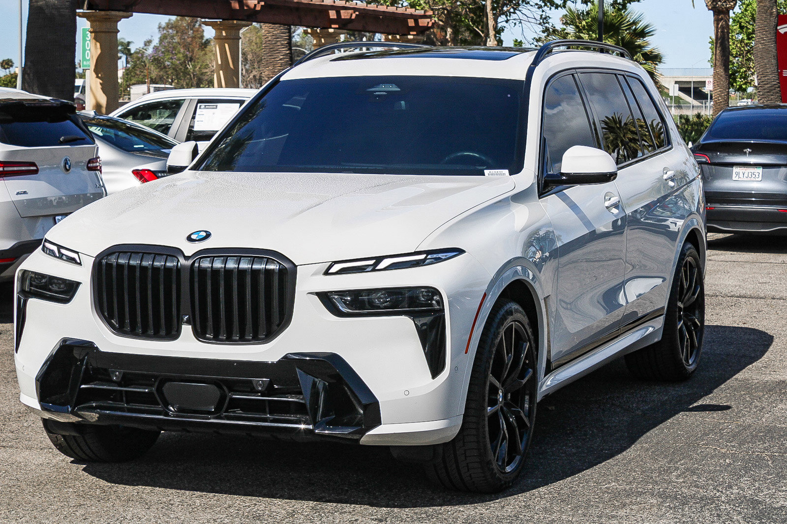 Certified 2024 BMW X7 xDrive40i w/ M Sport Package AWD/4WD image 3