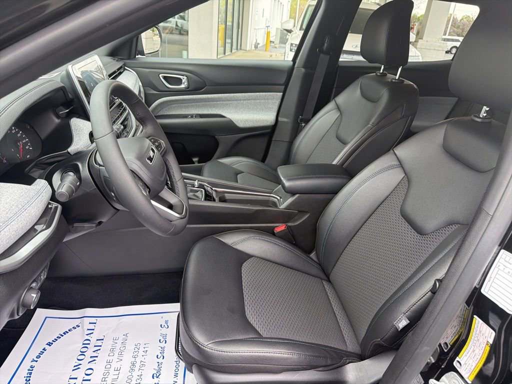 Used 2025 Jeep Compass Latitude image 12