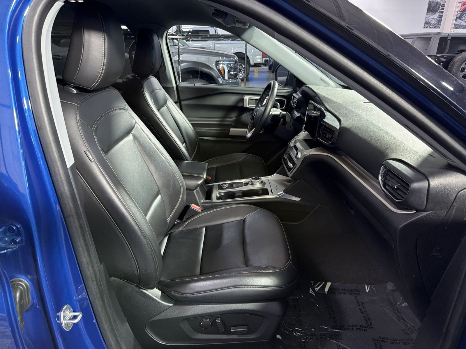 Used 2022 Ford Explorer XLT w/ Equipment Group 202A AWD/4WD image 27