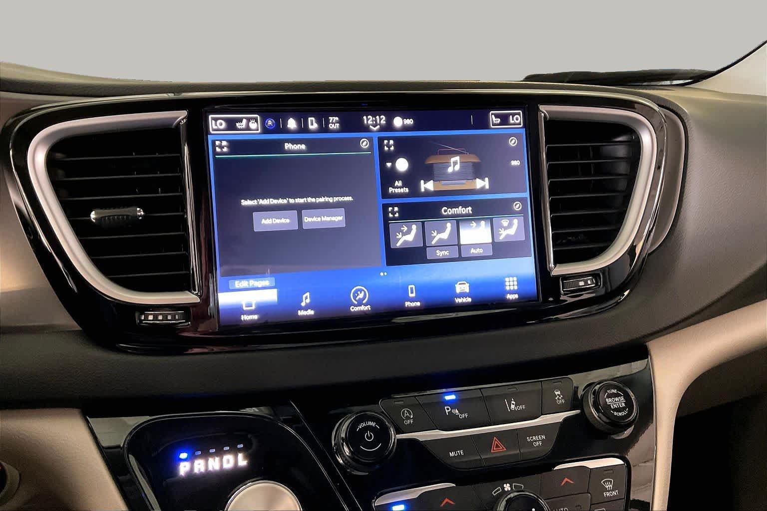 Used 2024 Chrysler Pacifica Touring-L FWD image 6