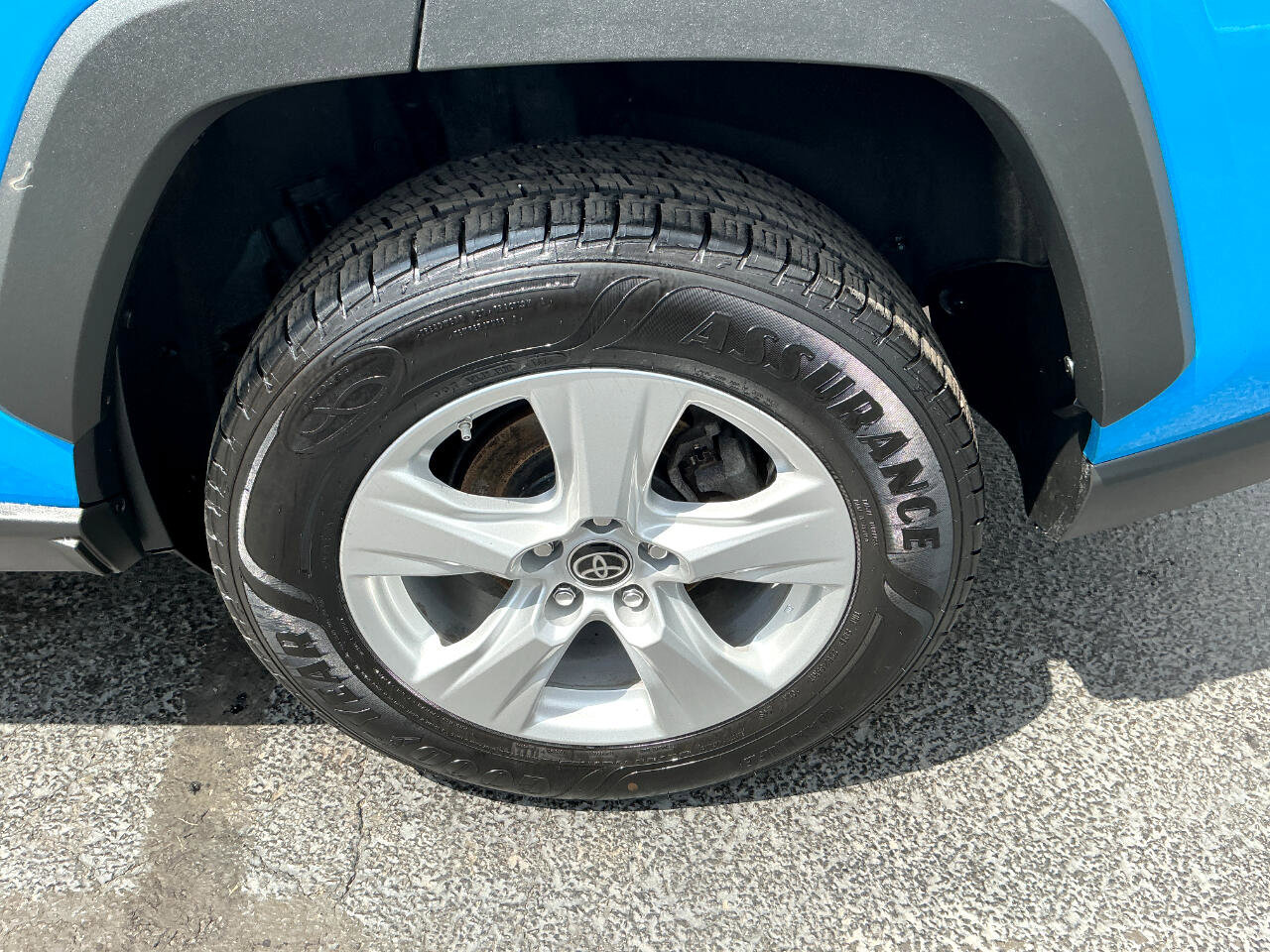 Used 2021 Toyota RAV4 LE image 6