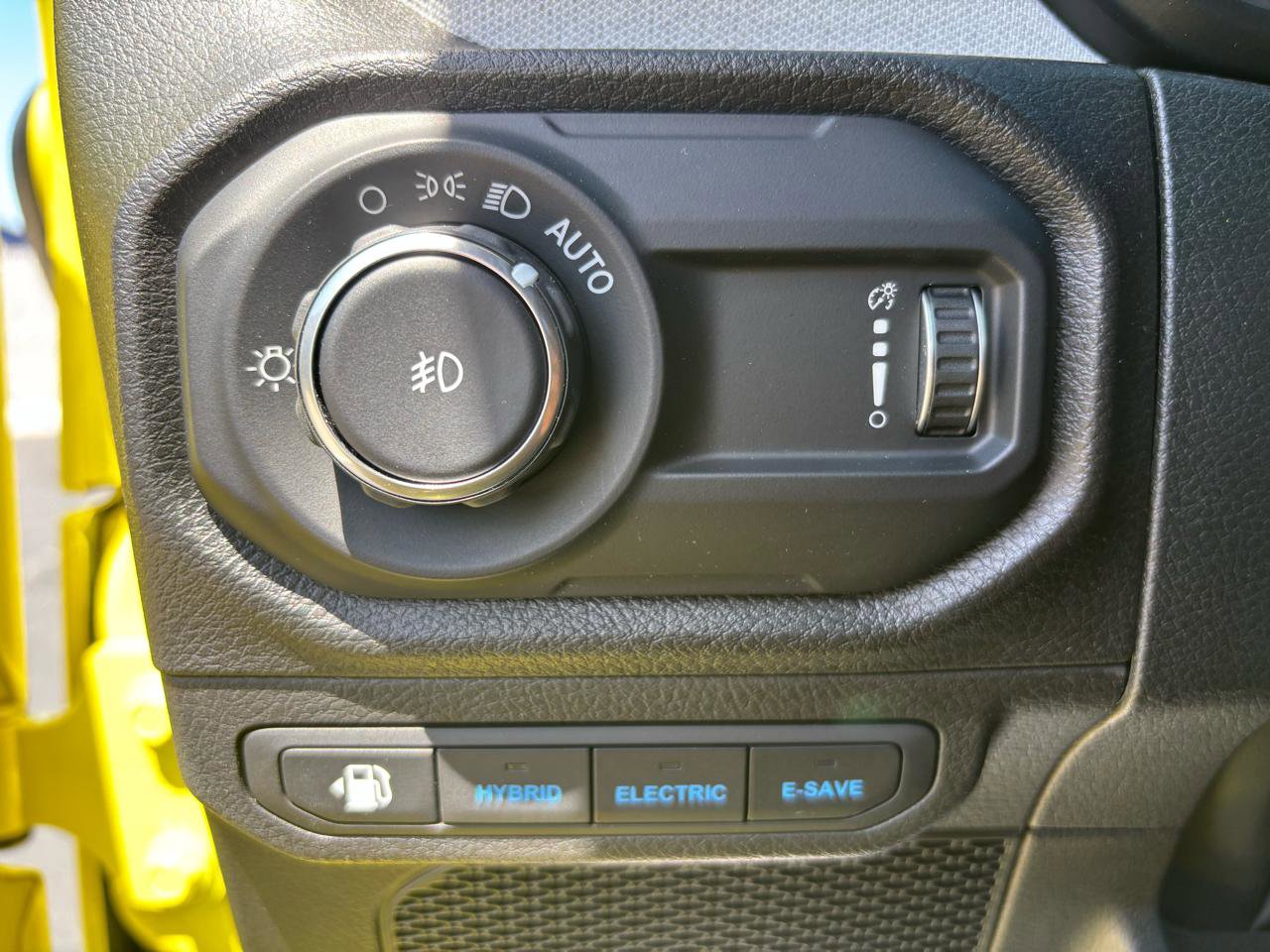 Used 2024 Jeep Wrangler Unlimited AWD/4WD image 17