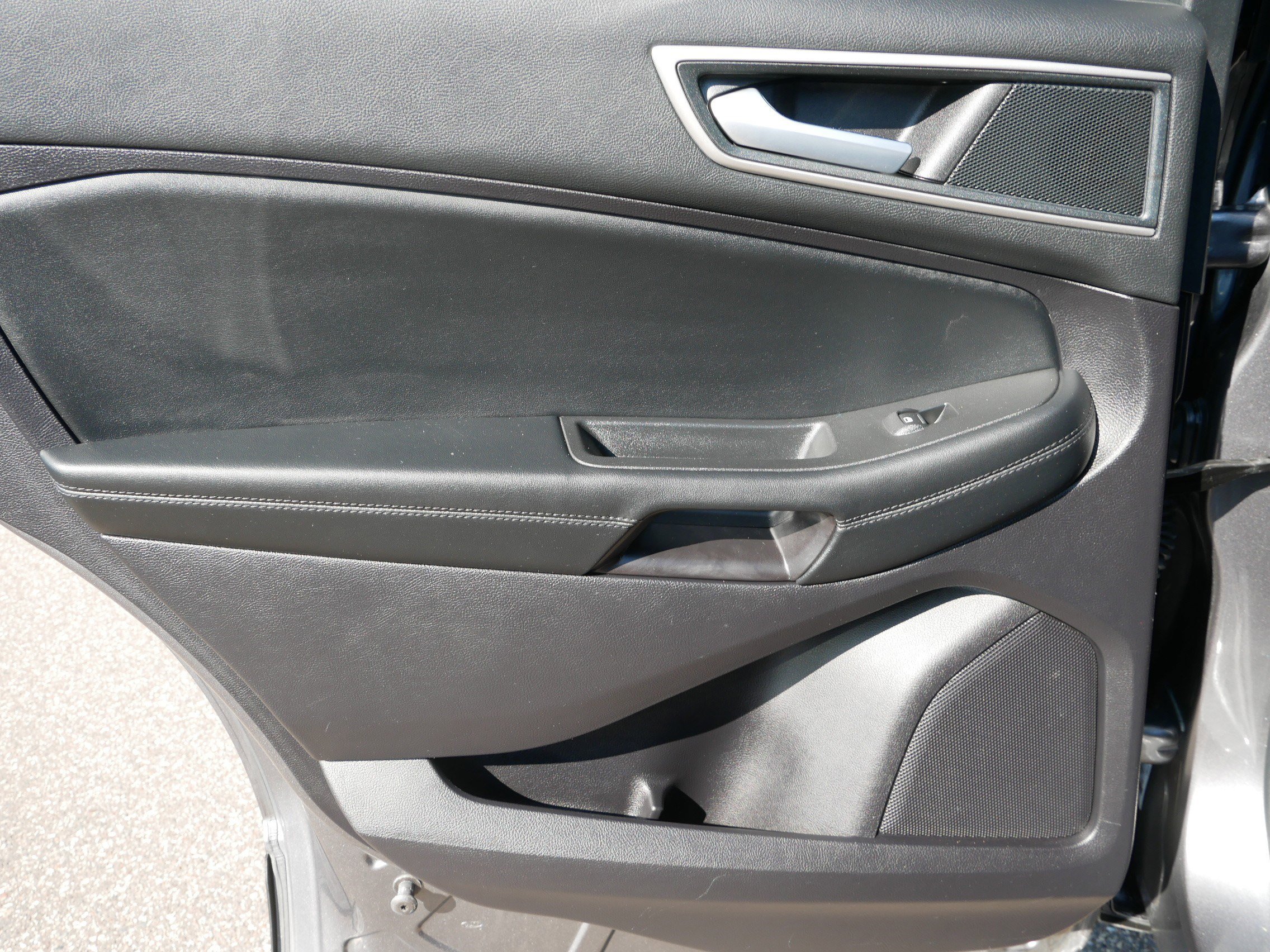 Used 2021 Ford Edge SEL w/ Convenience Package image 15