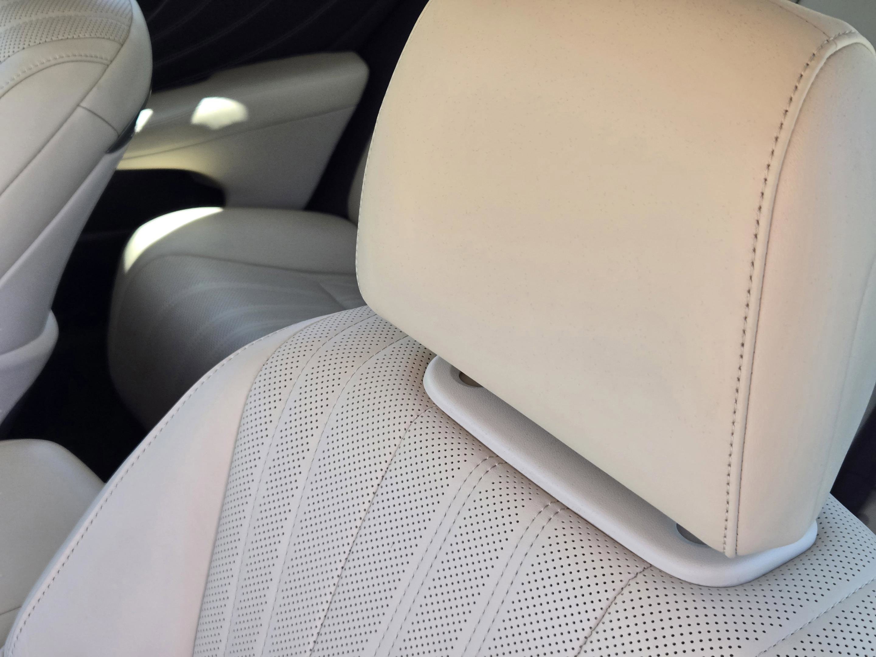 Used 2020 Lexus LS 500 w/ Interior Upgrade Package image 23