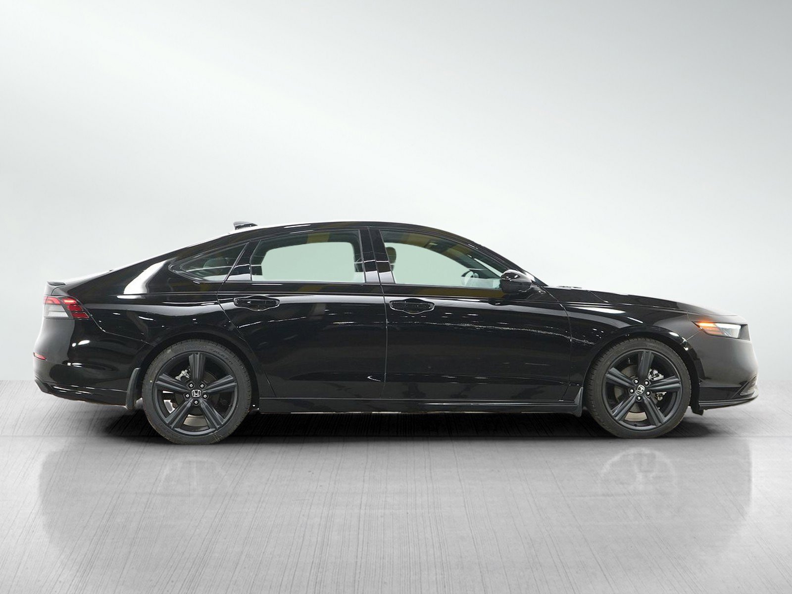 Used 2024 Honda Accord Sport image 6