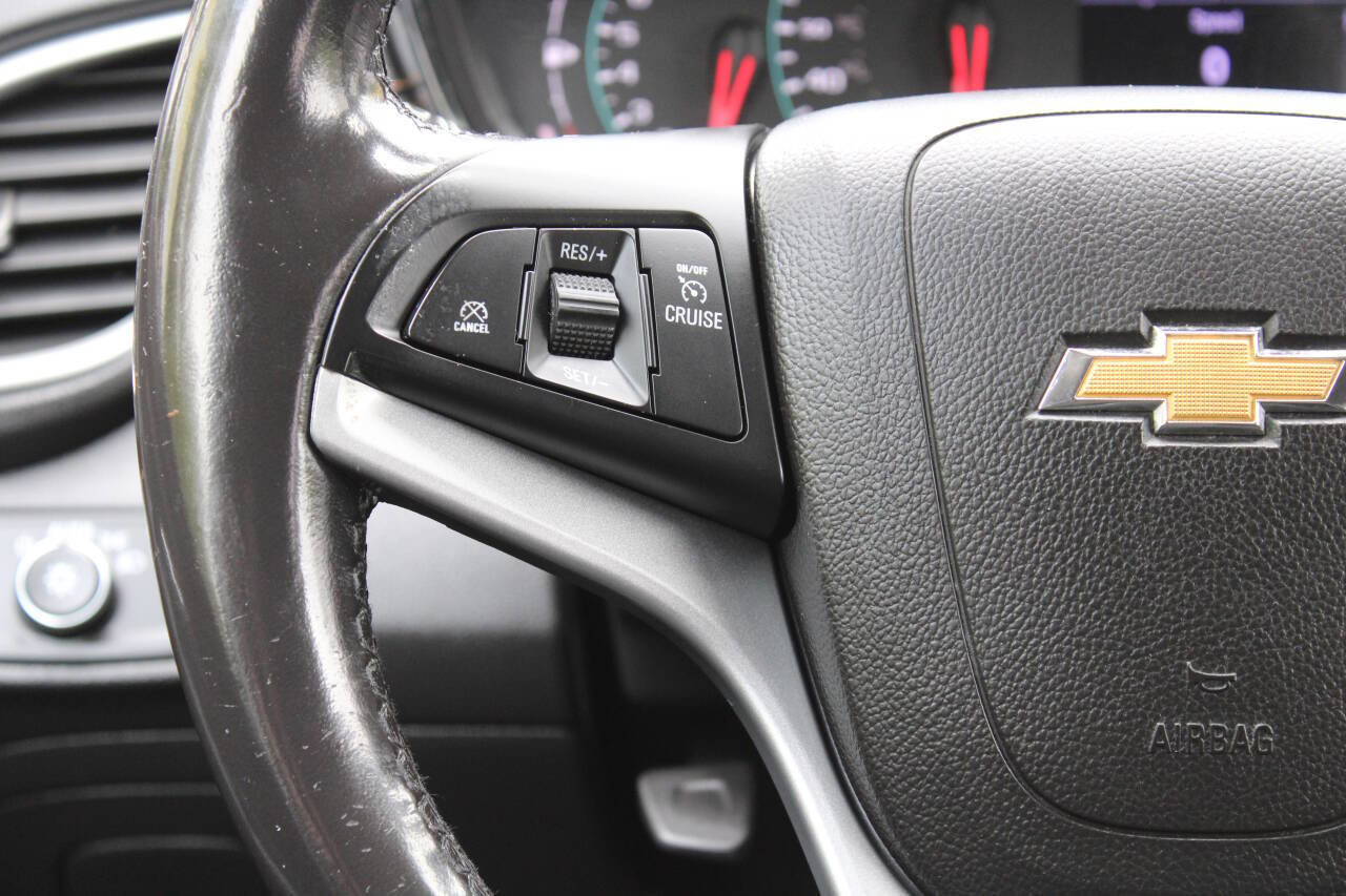 Used 2019 Chevrolet Trax LT w/ LT Convenience Package AWD/4WD image 36